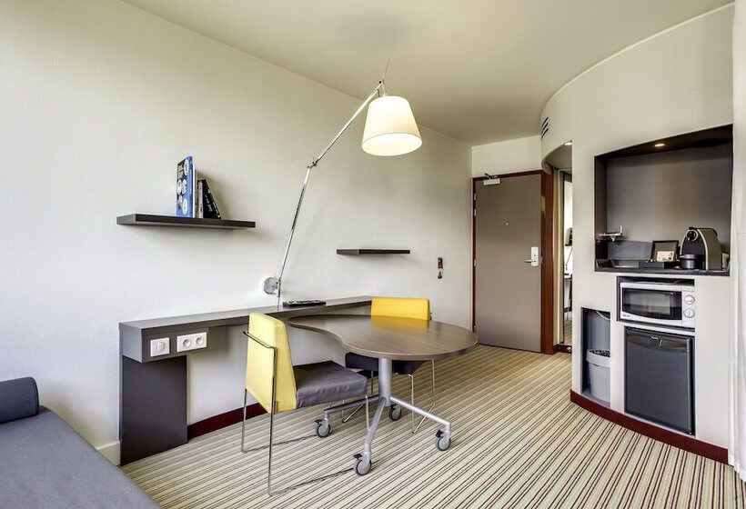 جناح سوبيريور, Novotel Suites Paris Stade De France