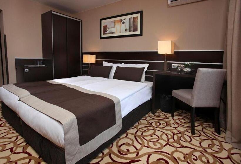 Номер Стандарт с Балконом, Platinum Hotel & Casino