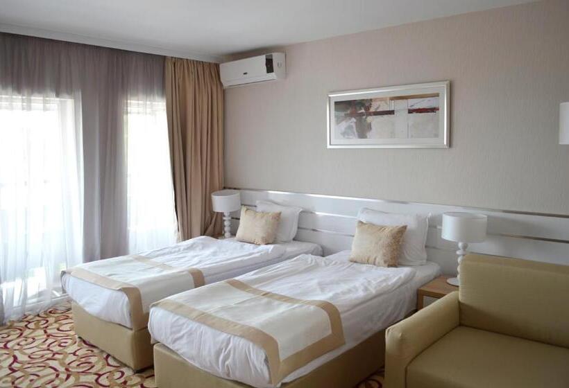 Номер Стандарт с Балконом, Platinum Hotel & Casino