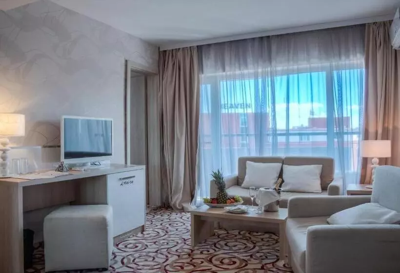 Люкс с Балконом, Platinum Hotel & Casino