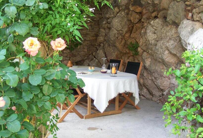 جناح مزوَّد بشرفة, Chambre D'hôtes Les 3 Cochons D'olt