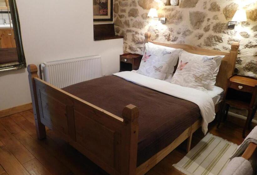 جناح مزوَّد بشرفة, Chambre D'hôtes Les 3 Cochons D'olt