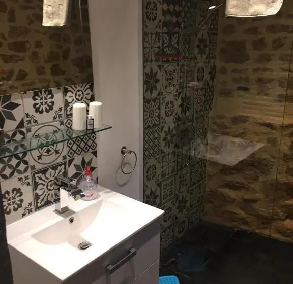 ガーデンビューファミリールーム, Chambre D'hôtes Les 3 Cochons D'olt