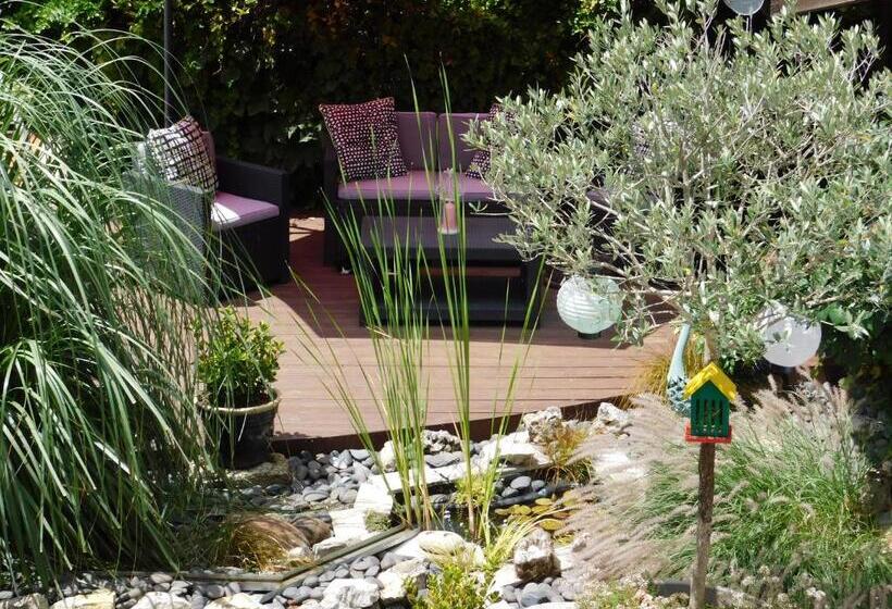 غرفة عائلية مطلّة علي الحديقة, Chambre D'hôtes Les 3 Cochons D'olt