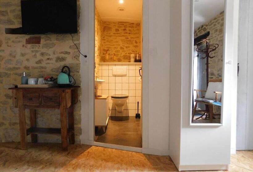 غرفة عائلية مطلّة علي الحديقة, Chambre D'hôtes Les 3 Cochons D'olt