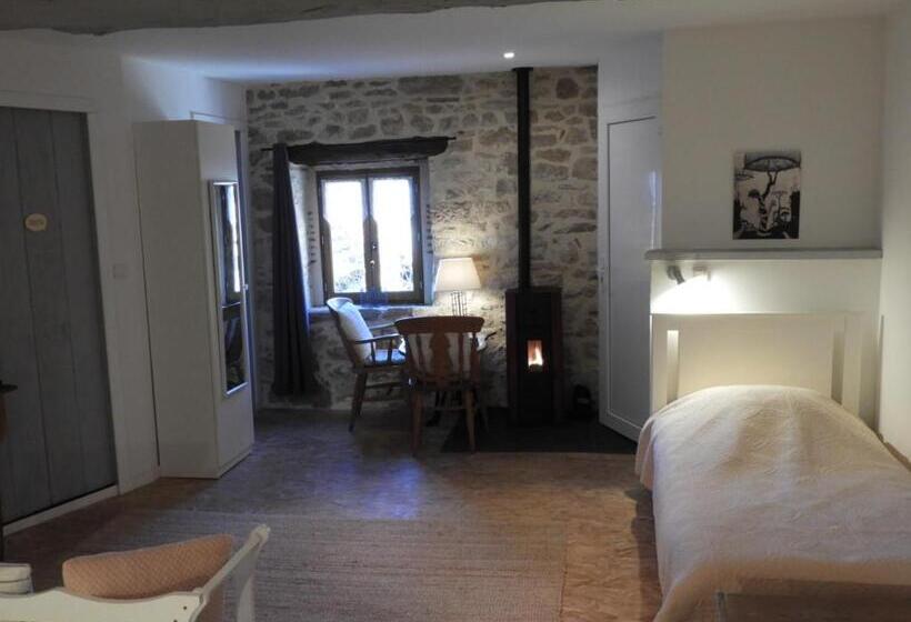 غرفة عائلية مطلّة علي الحديقة, Chambre D'hôtes Les 3 Cochons D'olt