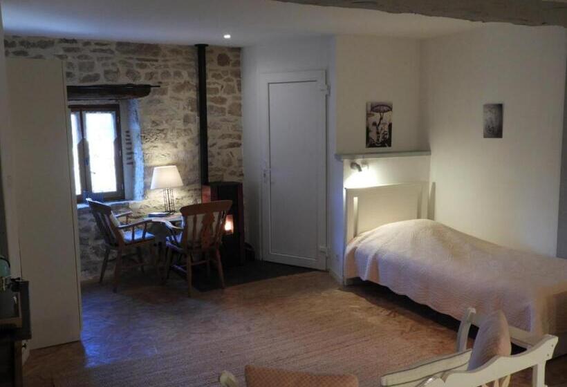 غرفة عائلية مطلّة علي الحديقة, Chambre D'hôtes Les 3 Cochons D'olt