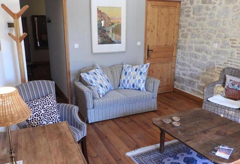 Люкс с Балконом, Chambre D'hôtes Les 3 Cochons D'olt