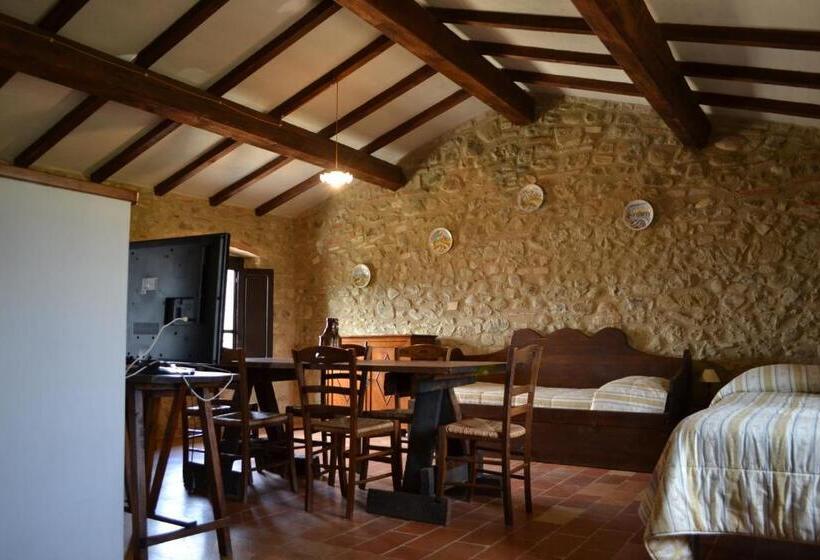 شقة غرفة واحدة مزودة بتراس, Agriturismo Nestore