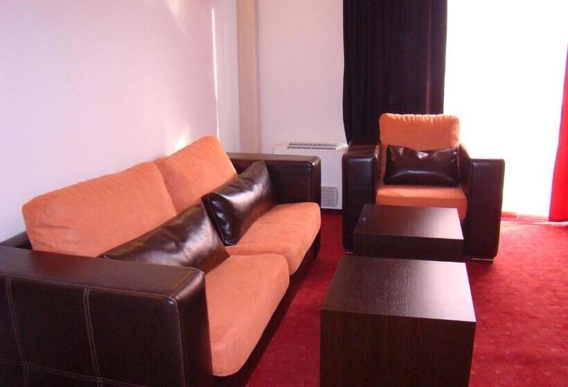 شقة غرفة واحدة, Byalo More