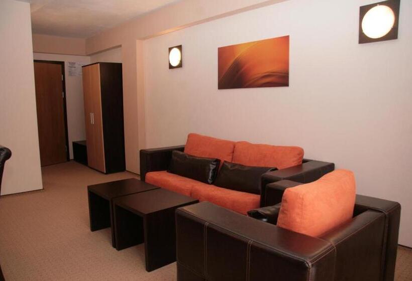 شقة غرفة واحدة, Byalo More