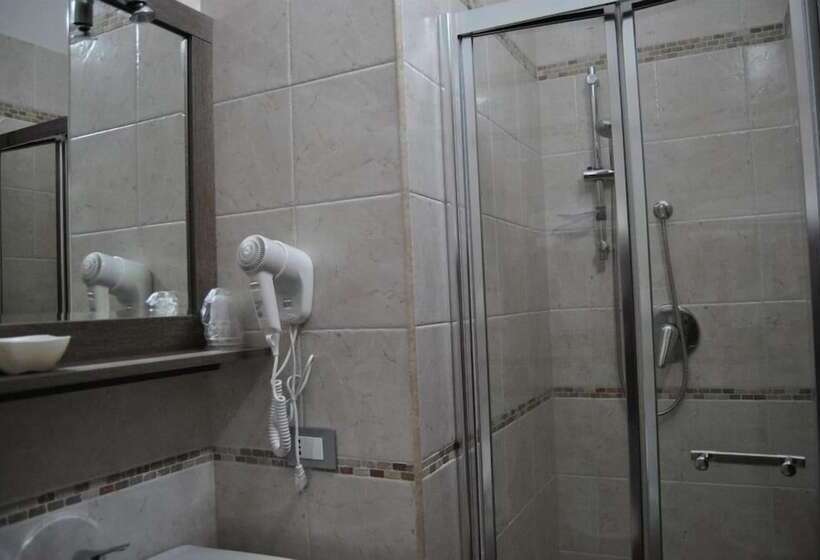 غرفة قياسية, La Tana Del Lupo