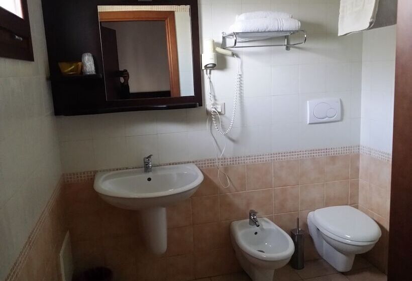 غرفة قياسية, La Tana Del Lupo