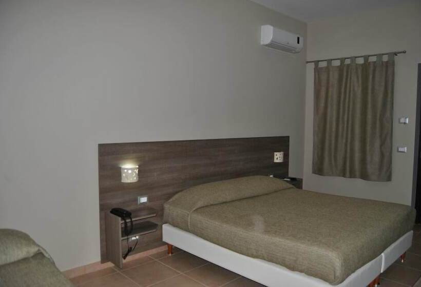 غرفة قياسية ثلاثية, La Tana Del Lupo