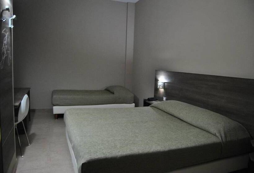 غرفة قياسية ثلاثية, La Tana Del Lupo