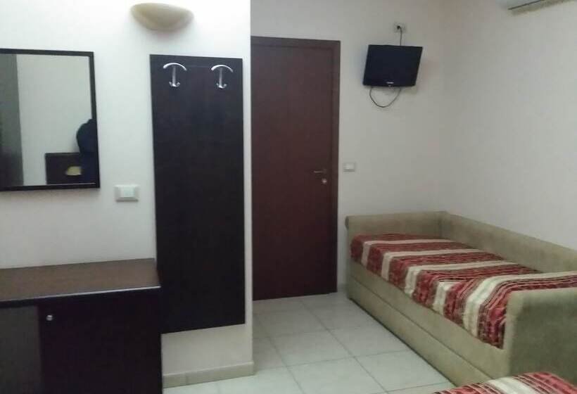 غرفة قياسية, La Tana Del Lupo