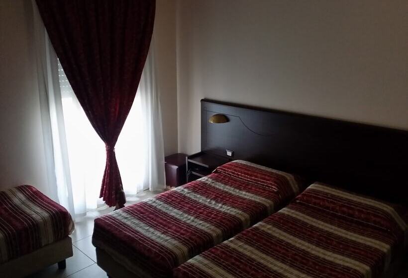 غرفة قياسية ثلاثية, La Tana Del Lupo