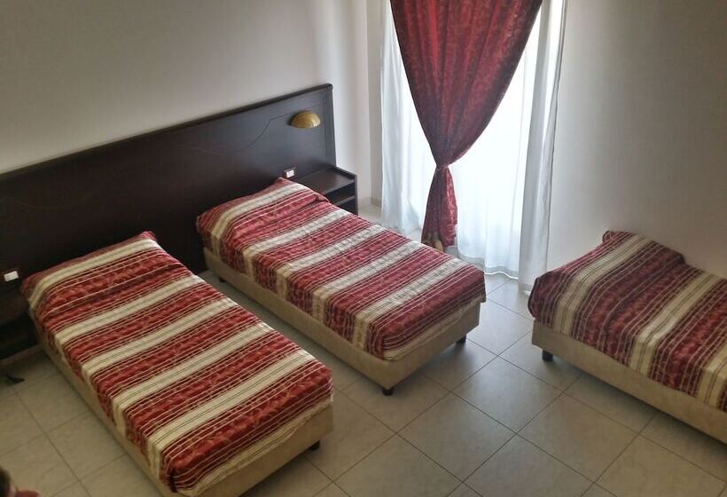 غرفة قياسية ثلاثية, La Tana Del Lupo