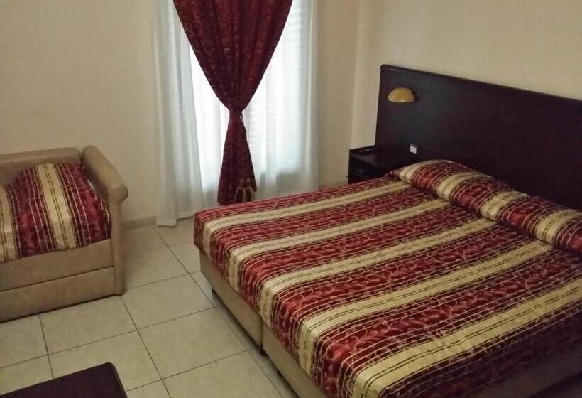 غرفة قياسية, La Tana Del Lupo