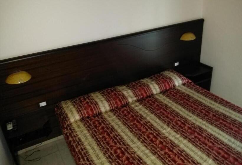 غرفة قياسية, La Tana Del Lupo