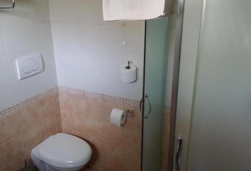 غرفة قياسية فردية, La Tana Del Lupo