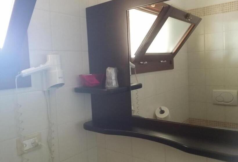 غرفة قياسية فردية, La Tana Del Lupo