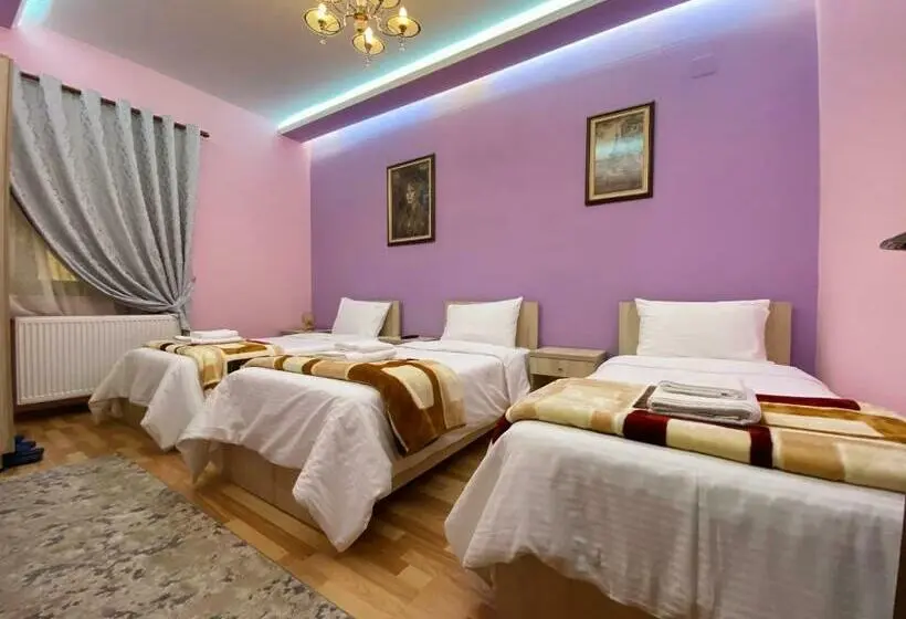 اتاق استاندارد سه نفره, Vila A