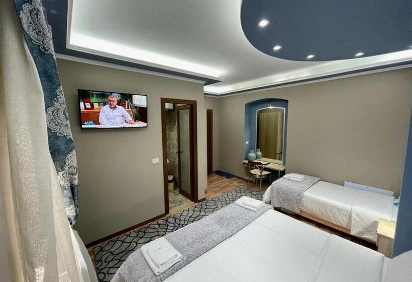 חדר סטנדרט לשלושה, Vila A