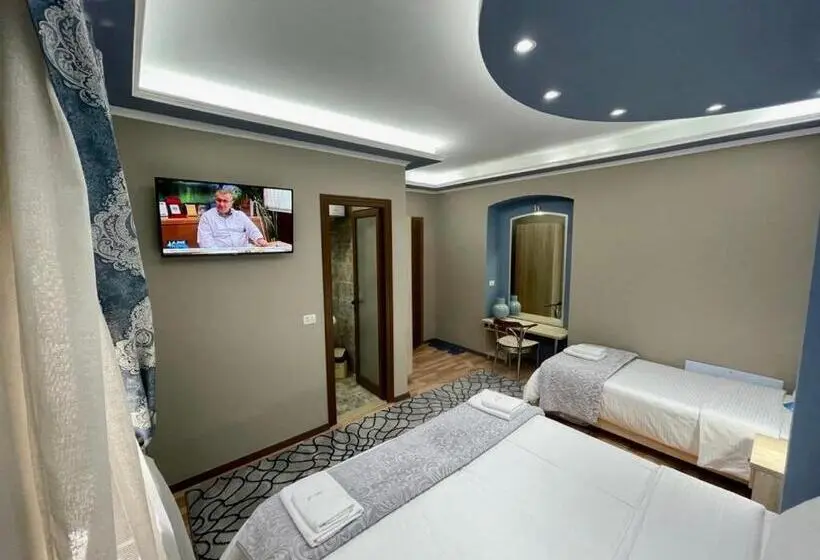 اتاق استاندارد سه نفره, Vila A