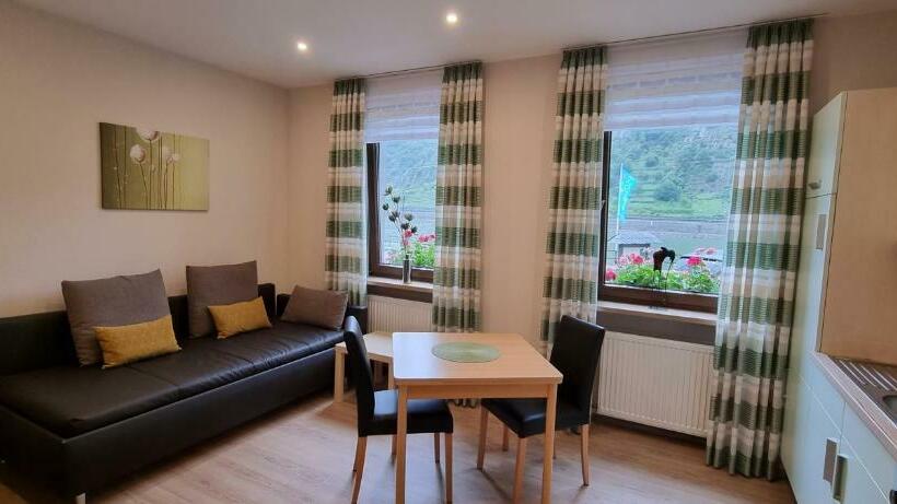 דירת חדר בקומת קרקע, Pension / Ferienwohnungen Scheid