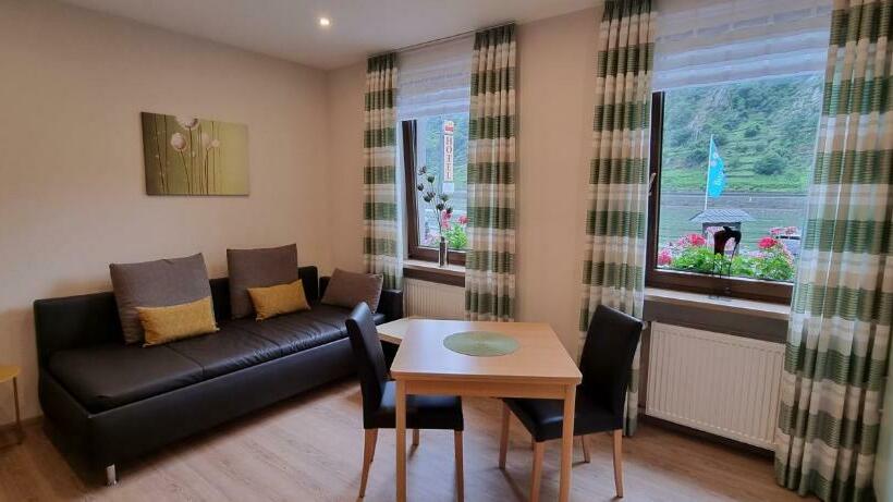 דירת חדר בקומת קרקע, Pension / Ferienwohnungen Scheid