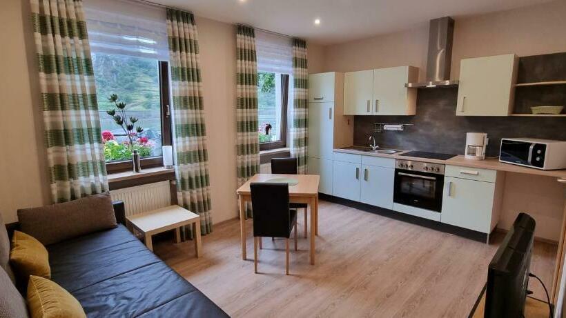 דירת חדר בקומת קרקע, Pension / Ferienwohnungen Scheid