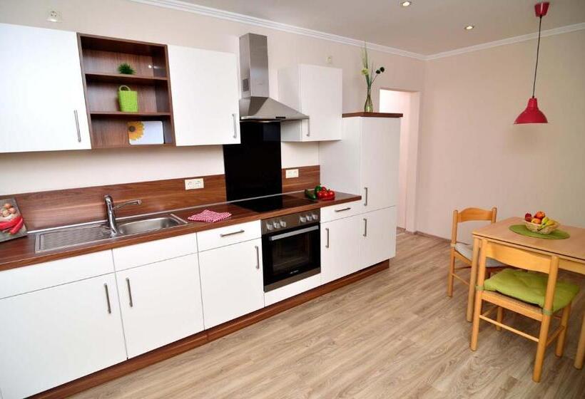 דירת שני חדרים, Pension / Ferienwohnungen Scheid