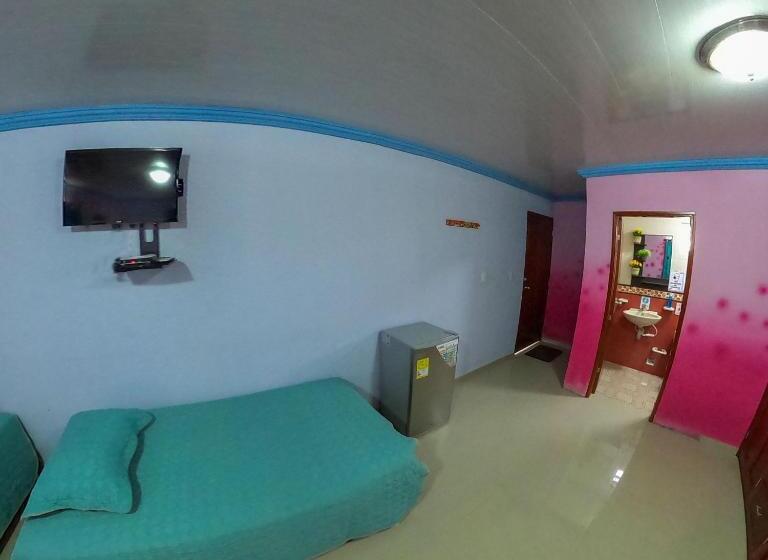 اتاق لوکس خانوادگی, Posada Faych House
