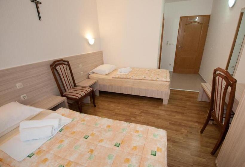 اتاق استاندارد, Rooms Kenedy