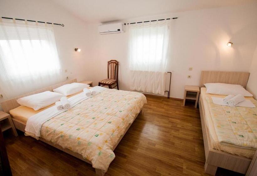 اتاق استاندارد سه نفره, Rooms Kenedy