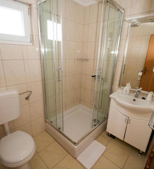 اتاق استاندارد چهار تخته, Rooms Kenedy