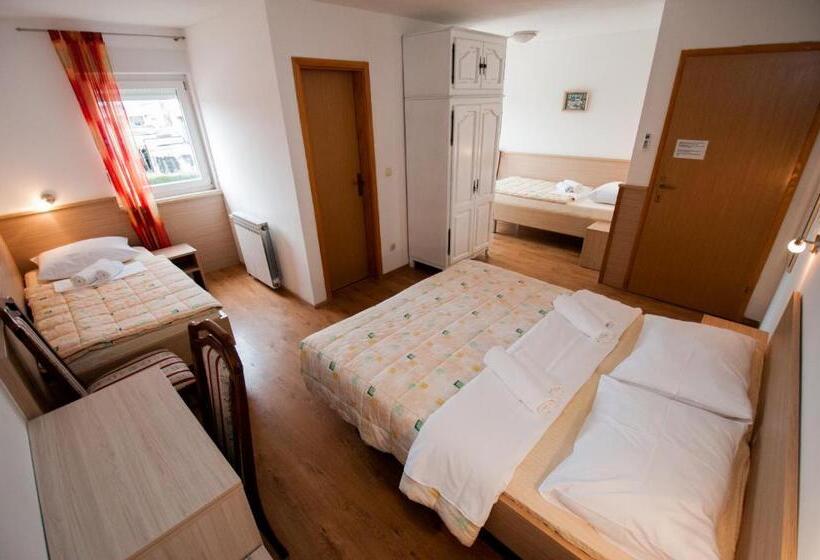 اتاق استاندارد چهار تخته, Rooms Kenedy