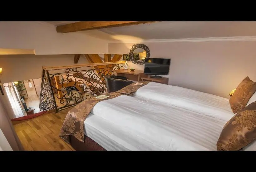 سوییت دوبلکس, Bulevard Sighisoara