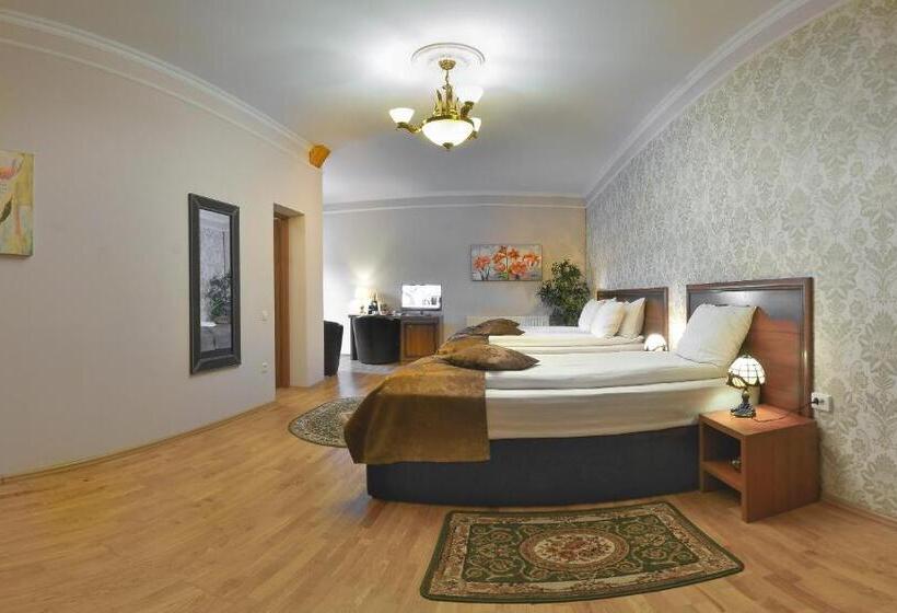 高级三人间, Bulevard Sighisoara