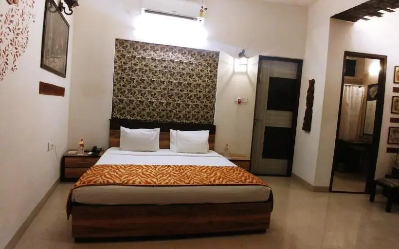 Comfort Kolmen Hengen Huone, Tathastu Pench