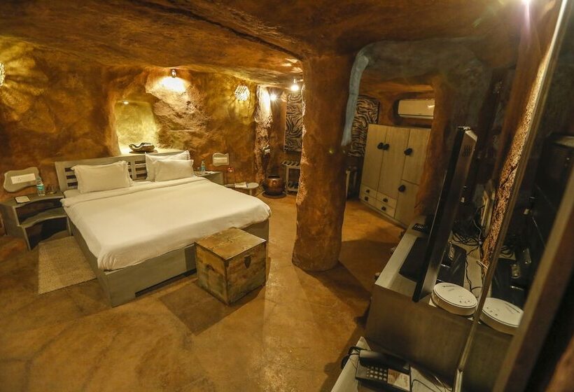 Дом 1 Спальня, Tathastu Pench