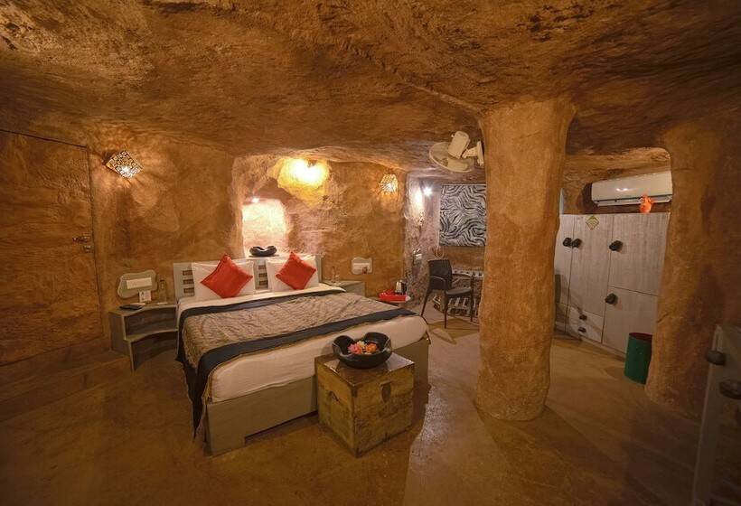 منزل غرفة نوم واحدة, Tathastu Pench