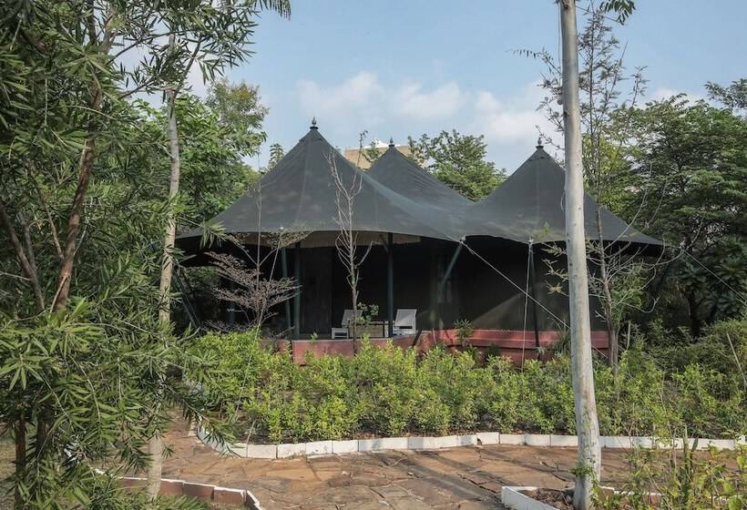 كوخ ديلوكس, Tathastu Pench