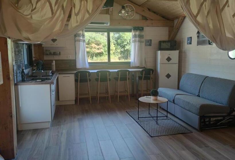 בקתת חדר, La Vallée Des Noyers