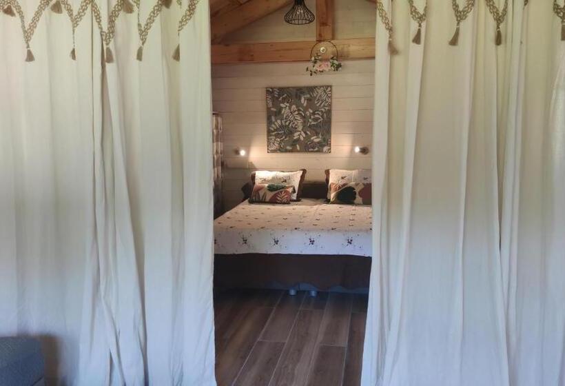 בקתת חדר, La Vallée Des Noyers