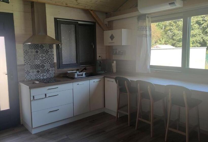 בקתת חדר, La Vallée Des Noyers