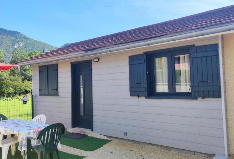 בקתת חדר, La Vallée Des Noyers