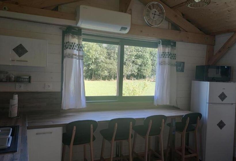 בקתת חדר, La Vallée Des Noyers