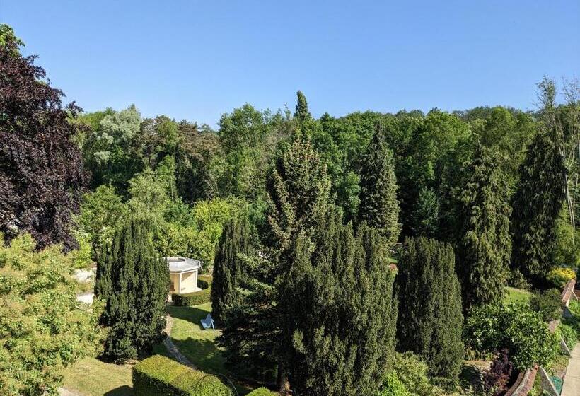 إستوديو قياسى مطلّ علي الحديقة, La Closerie